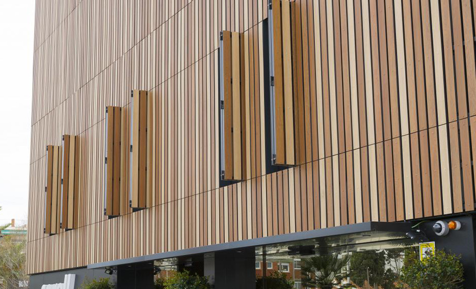 Защита фасада от солнца- Trespa 1