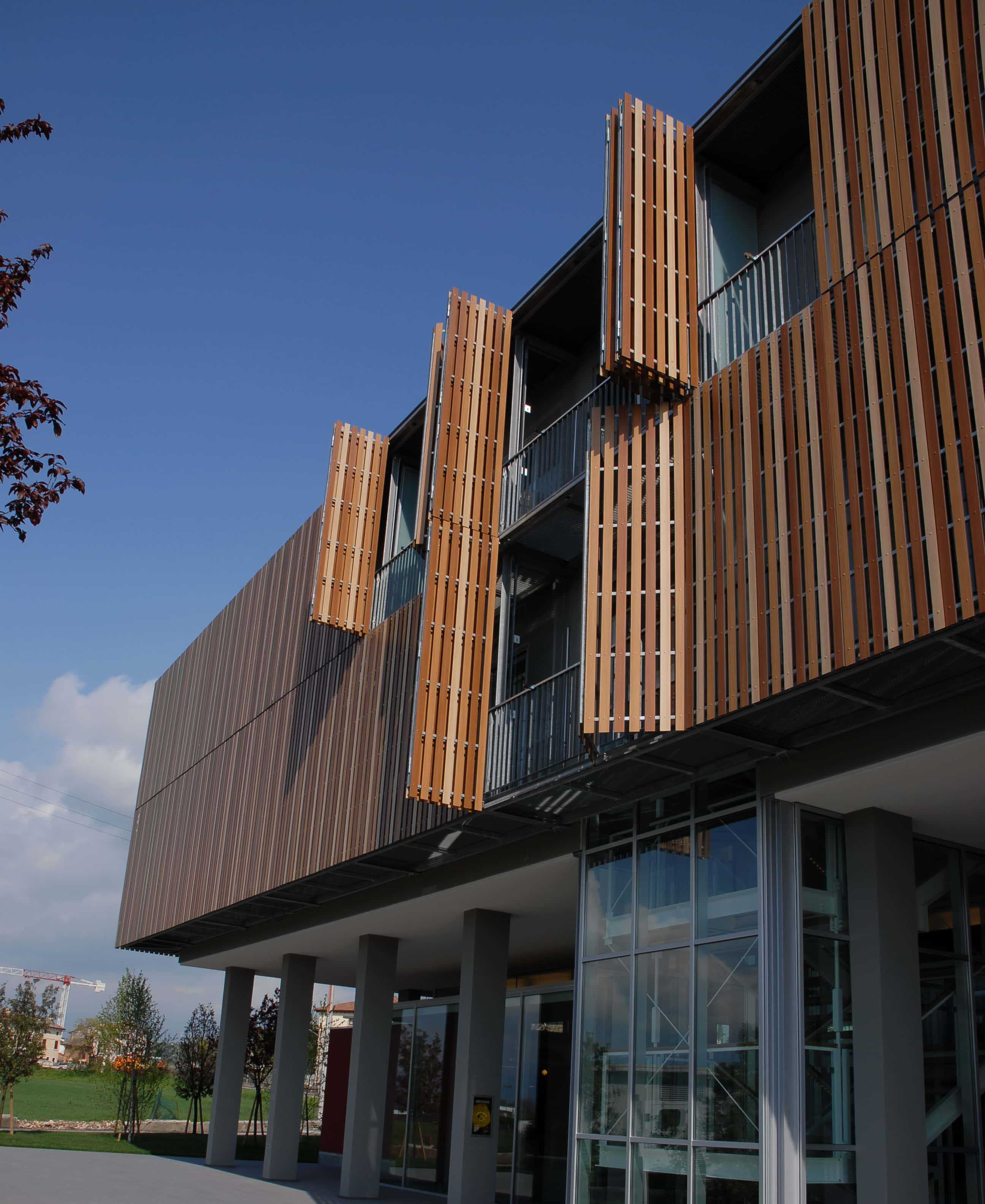 Защита фасада от солнца- Trespa 2